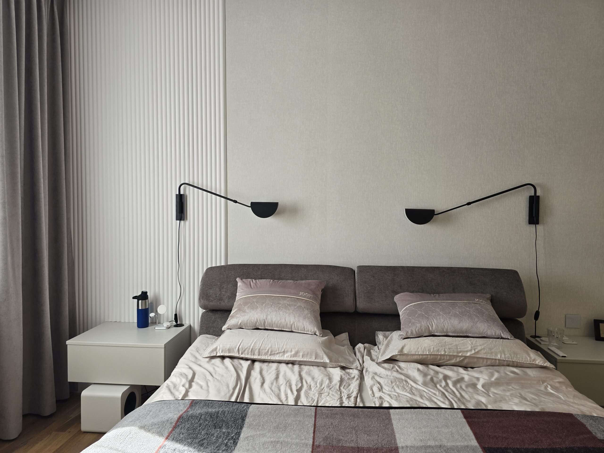 Minimalistyczna sypialnia