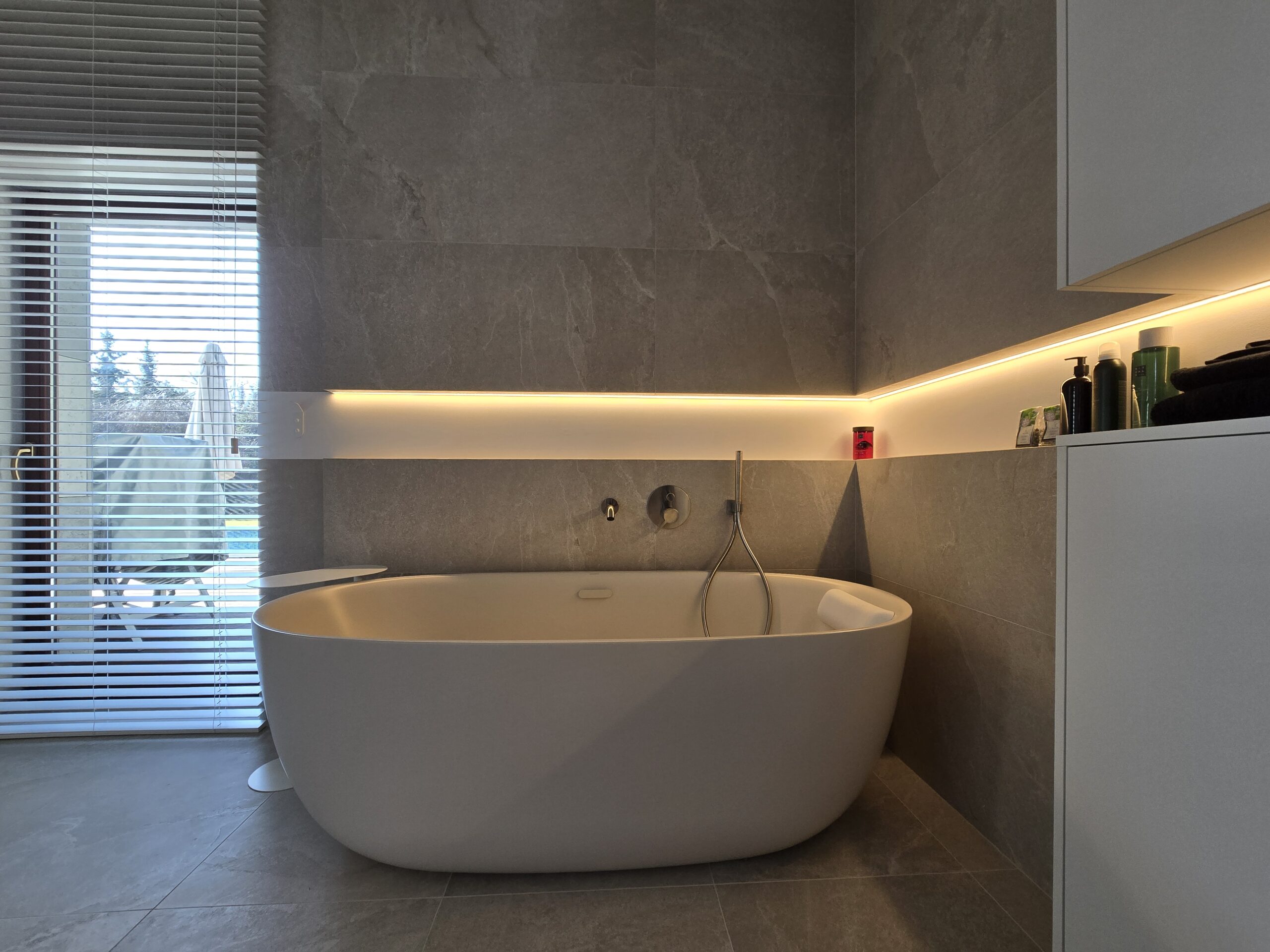 stalowa wanna wolnostojąca